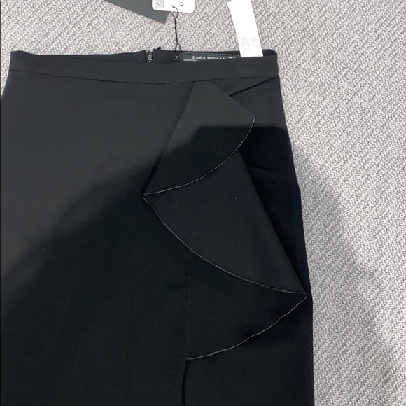 ZARA black pencil skirt with ruffle - Picture 4 of 5